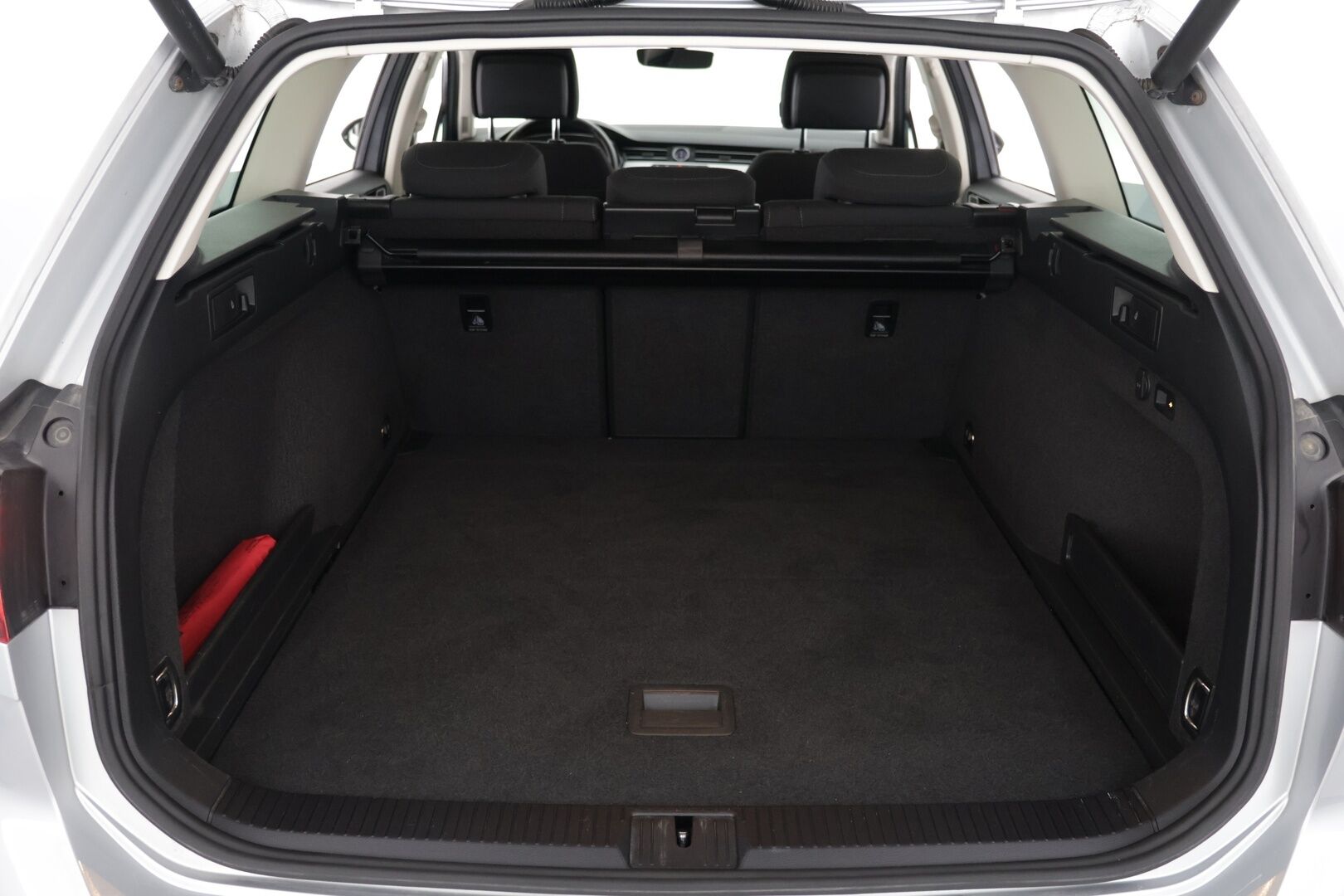 Volkswagen Passat 2019 Variant Comfortline 1,5 TSI EVO 110 kW (150 hv) DSG-automaatti - | Adaptiivinen vakionopeudensäädin | Lohkolämmitin sispistokkeella | 3-alue ilmastointi | Sähkökontti | Carplay