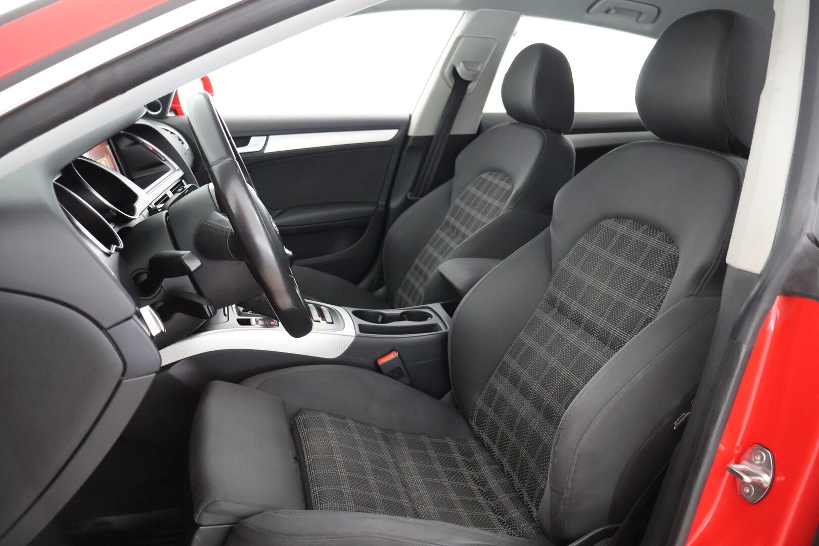Audi A5 2012 Sportback 1,8 TFSI 125 kW - | Vakkari | Bang & Olufsen | Lohko+sisäp. | Koukku | Sport-penkit | Bi-Xenon | Jakoketju tehty! |