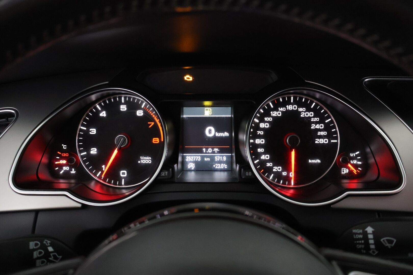 Audi A5 2012 Sportback 1,8 TFSI 125 kW - | Vakkari | Bang & Olufsen | Lohko+sisäp. | Koukku | Sport-penkit | Bi-Xenon | Jakoketju tehty! |