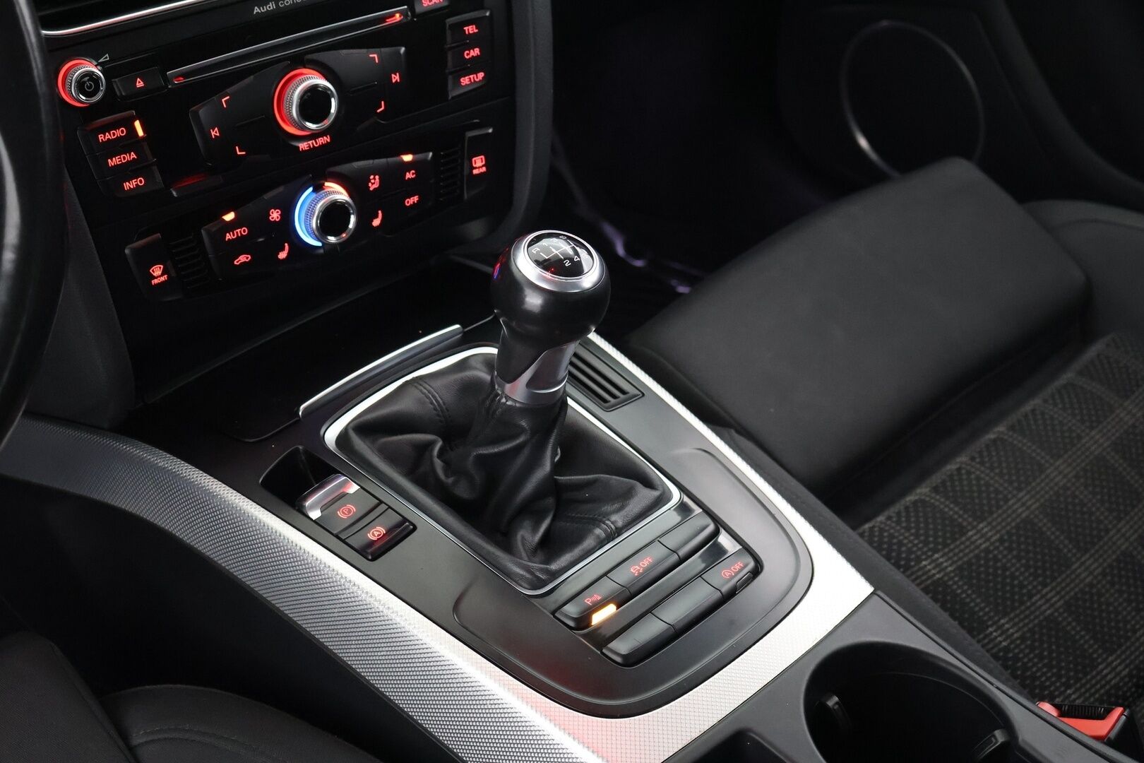 Audi A5 2012 Sportback 1,8 TFSI 125 kW - | Vakkari | Bang & Olufsen | Lohko+sisäp. | Koukku | Sport-penkit | Bi-Xenon | Jakoketju tehty! |