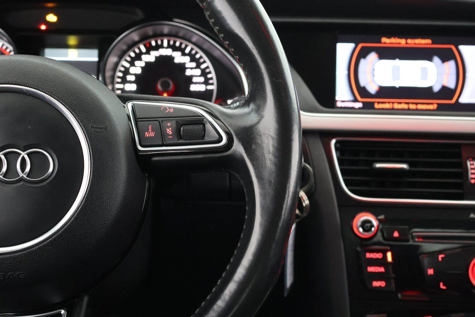 Audi A5 2012 Sportback 1,8 TFSI 125 kW - | Vakkari | Bang & Olufsen | Lohko+sisäp. | Koukku | Sport-penkit | Bi-Xenon | Jakoketju tehty! |