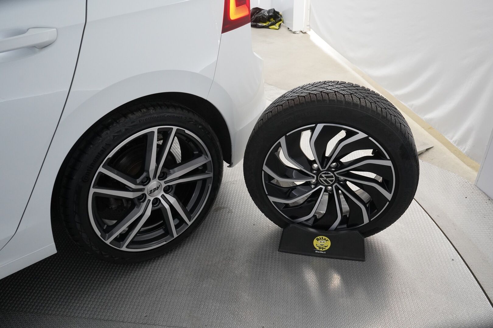 Volkswagen Golf 2020 First Edition Style 1,5 eTSI 110 kW (MHEV) DSG-automaatti *ACC / Webasto / Muistipenkki / Panoraama / Ratinlämmitin* - Seuraava katsastus 26.4.2027 / 2x Continentalin renkaat sekä 2x alumiinivanteet / Siisti