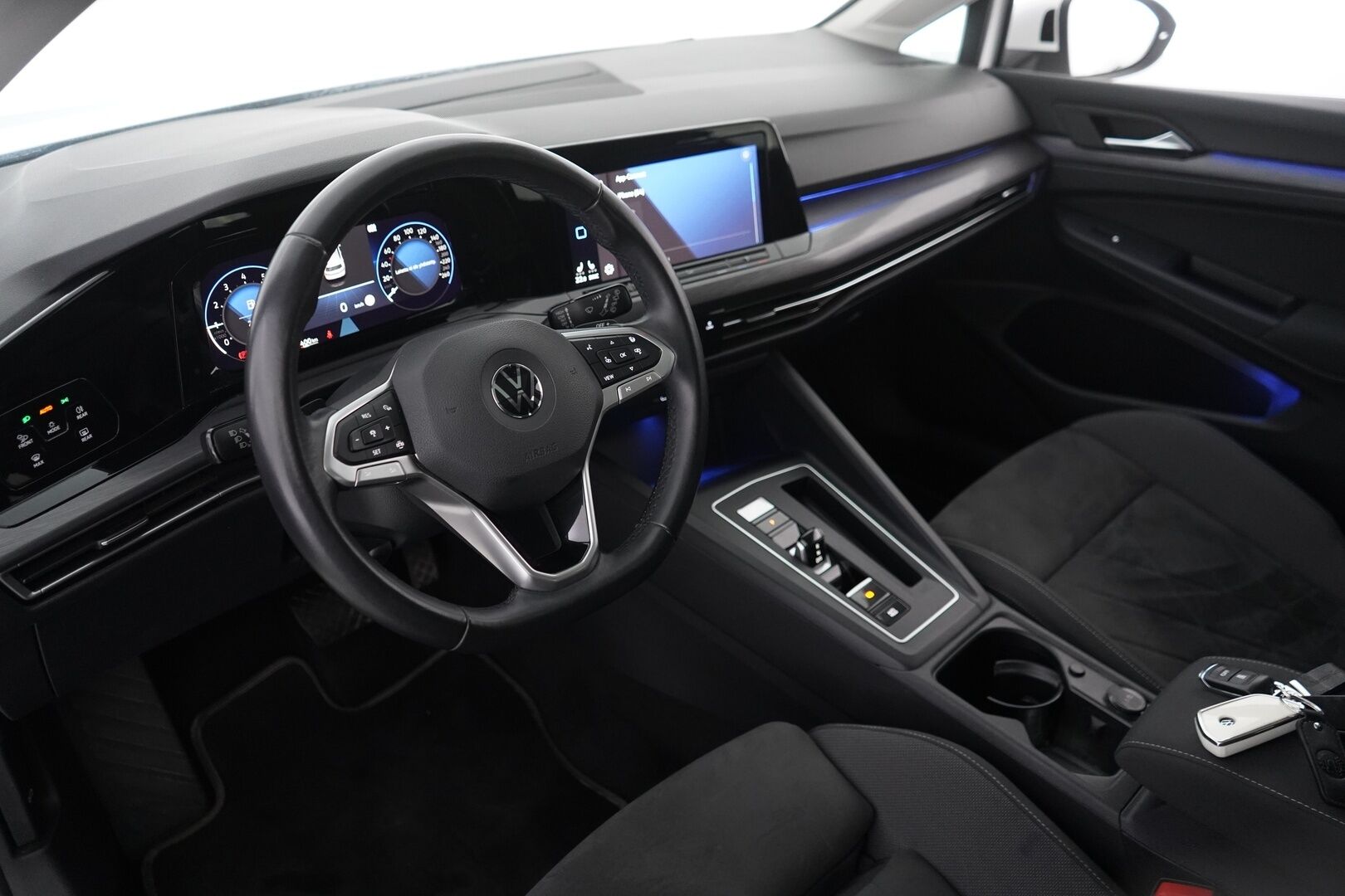 Volkswagen Golf 2020 First Edition Style 1,5 eTSI 110 kW (MHEV) DSG-automaatti *ACC / Webasto / Muistipenkki / Panoraama / Ratinlämmitin* - Seuraava katsastus 26.4.2027 / 2x Continentalin renkaat sekä 2x alumiinivanteet / Siisti