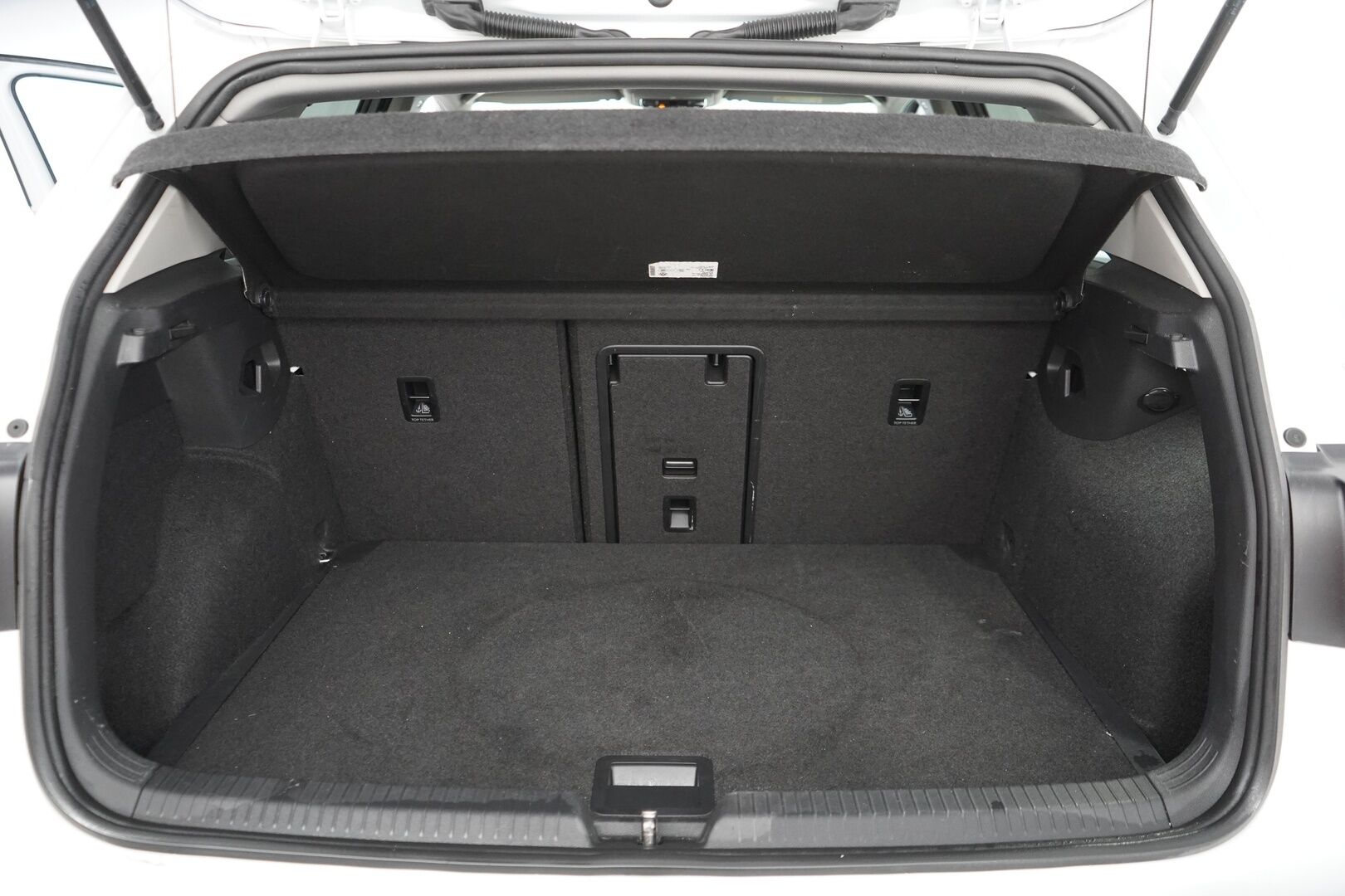 Volkswagen Golf 2020 First Edition Style 1,5 eTSI 110 kW (MHEV) DSG-automaatti *ACC / Webasto / Muistipenkki / Panoraama / Ratinlämmitin* - Seuraava katsastus 26.4.2027 / 2x Continentalin renkaat sekä 2x alumiinivanteet / Siisti