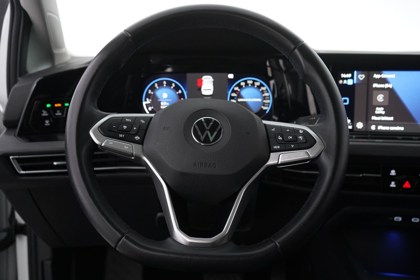 Volkswagen Golf 2020 First Edition Style 1,5 eTSI 110 kW (MHEV) DSG-automaatti *ACC / Webasto / Muistipenkki / Panoraama / Ratinlämmitin* - Seuraava katsastus 26.4.2027 / 2x Continentalin renkaat sekä 2x alumiinivanteet / Siisti