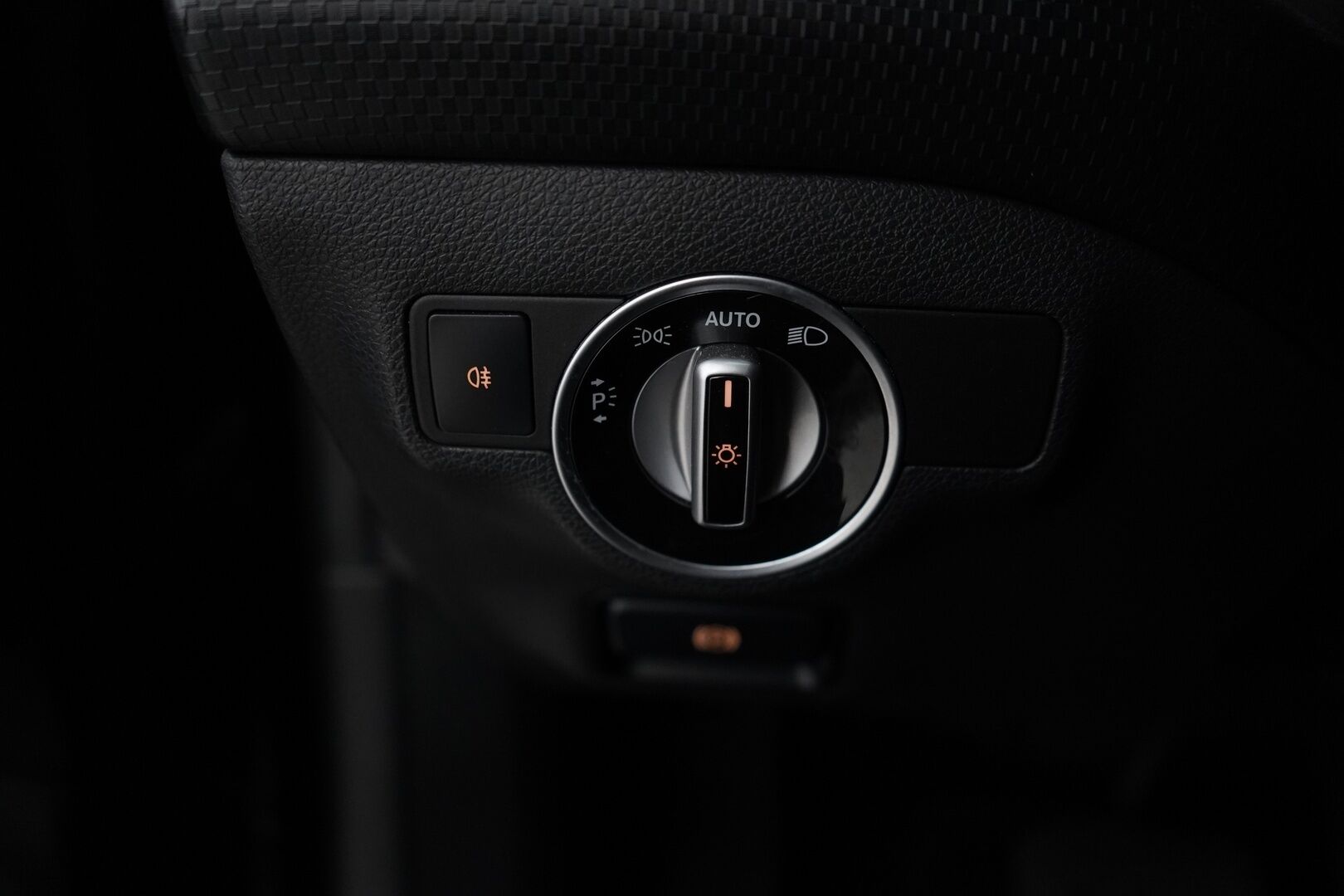 Mercedes-Benz A 2014 250 4Matic A Premium Business * KATSO MIHIN HINTAAN NELIVETO / Lohko / Vakkari / Peruutuskamera / Sportpenkit / 2 Renkaat* - KATSO KAMPANJAHINTA!  / Kahdet Alumiinivanteet / Siistikuntoinen neliveto / Perä uusittu juuri! - HULLU BLACKWEEK KORKOTARJOUS 2,49%