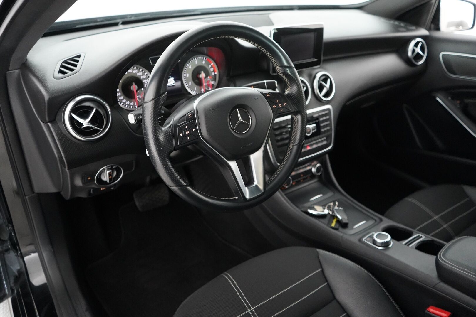 Mercedes-Benz A 2014 250 4Matic A Premium Business * KATSO MIHIN HINTAAN NELIVETO / Lohko / Vakkari / Peruutuskamera / Sportpenkit / 2 Renkaat*