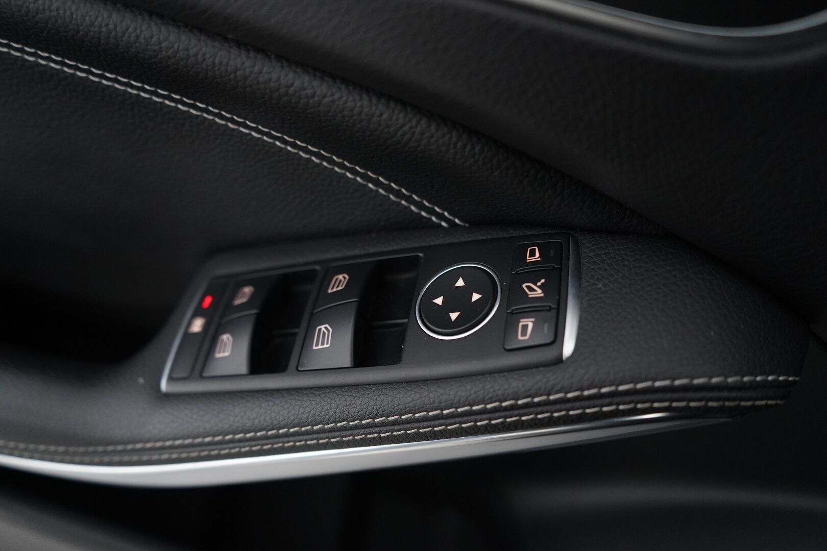 Mercedes-Benz A 2014 250 4Matic A Premium Business * KATSO MIHIN HINTAAN NELIVETO / Lohko / Vakkari / Peruutuskamera / Sportpenkit / 2 Renkaat* - KATSO KAMPANJAHINTA!  / Kahdet Alumiinivanteet / Siistikuntoinen neliveto / Perä uusittu juuri! - HULLU BLACKWEEK KORKOTARJOUS 2,49%