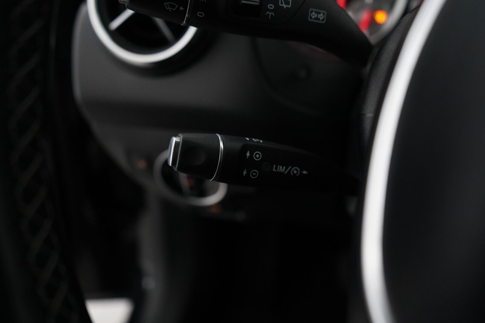 Mercedes-Benz A 2014 250 4Matic A Premium Business * KATSO MIHIN HINTAAN NELIVETO / Lohko / Vakkari / Peruutuskamera / Sportpenkit / 2 Renkaat* - KATSO KAMPANJAHINTA!  / Kahdet Alumiinivanteet / Siistikuntoinen neliveto / Perä uusittu juuri! - HULLU BLACKWEEK KORKOTARJOUS 2,49%