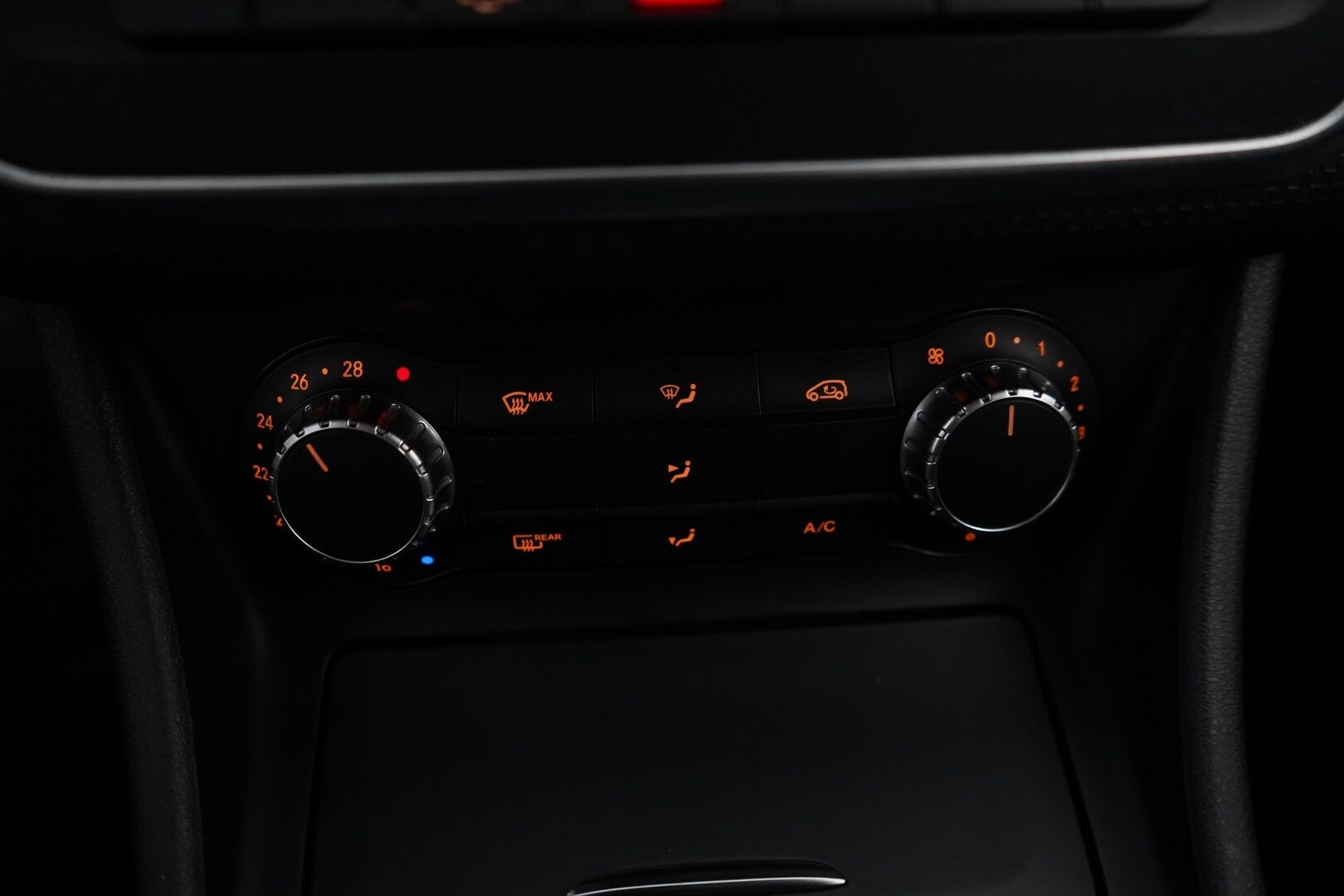 Mercedes-Benz A 2014 250 4Matic A Premium Business * KATSO MIHIN HINTAAN NELIVETO / Lohko / Vakkari / Peruutuskamera / Sportpenkit / 2 Renkaat* - Kahdet Alumiinivanteet / Siistikuntoinen / Perä uusittu juuri!
