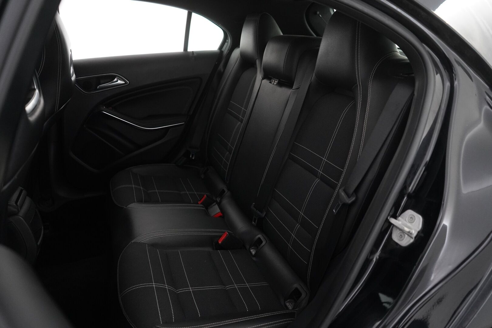 Mercedes-Benz A 2014 250 4Matic A Premium Business * KATSO MIHIN HINTAAN NELIVETO / Lohko / Vakkari / Peruutuskamera / Sportpenkit / 2 Renkaat* - Kahdet Alumiinivanteet / Siistikuntoinen / Perä uusittu juuri!