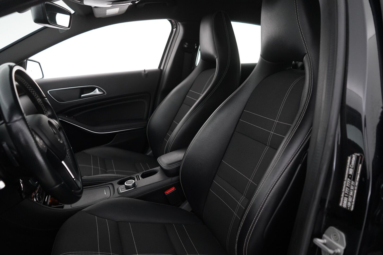 Mercedes-Benz A 2014 250 4Matic A Premium Business * KATSO MIHIN HINTAAN NELIVETO / Lohko / Vakkari / Peruutuskamera / Sportpenkit / 2 Renkaat* - KATSO KAMPANJAHINTA!  / Kahdet Alumiinivanteet / Siistikuntoinen neliveto / Perä uusittu juuri! - HULLU BLACKWEEK KORKOTARJOUS 2,49%