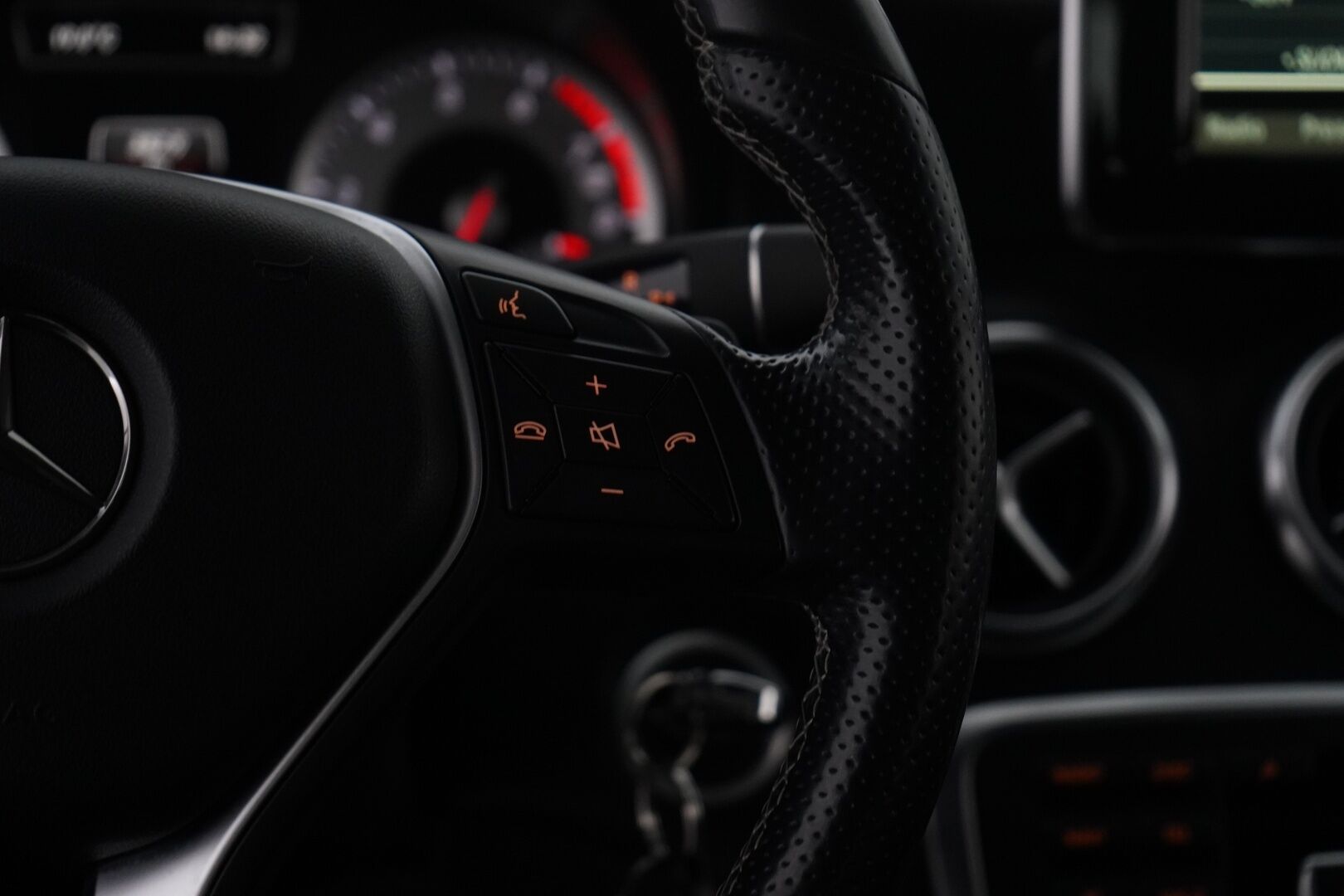 Mercedes-Benz A 2014 250 4Matic A Premium Business * KATSO MIHIN HINTAAN NELIVETO / Lohko / Vakkari / Peruutuskamera / Sportpenkit / 2 Renkaat* - KATSO KAMPANJAHINTA!  / Kahdet Alumiinivanteet / Siistikuntoinen neliveto / Perä uusittu juuri! - HULLU BLACKWEEK KORKOTARJOUS 2,49%