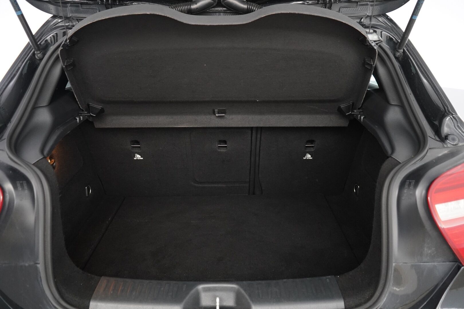 Mercedes-Benz A 2014 250 4Matic A Premium Business * KATSO MIHIN HINTAAN NELIVETO / Lohko / Vakkari / Peruutuskamera / Sportpenkit / 2 Renkaat* - KATSO KAMPANJAHINTA!  / Kahdet Alumiinivanteet / Siistikuntoinen neliveto / Perä uusittu juuri! - HULLU BLACKWEEK KORKOTARJOUS 2,49%