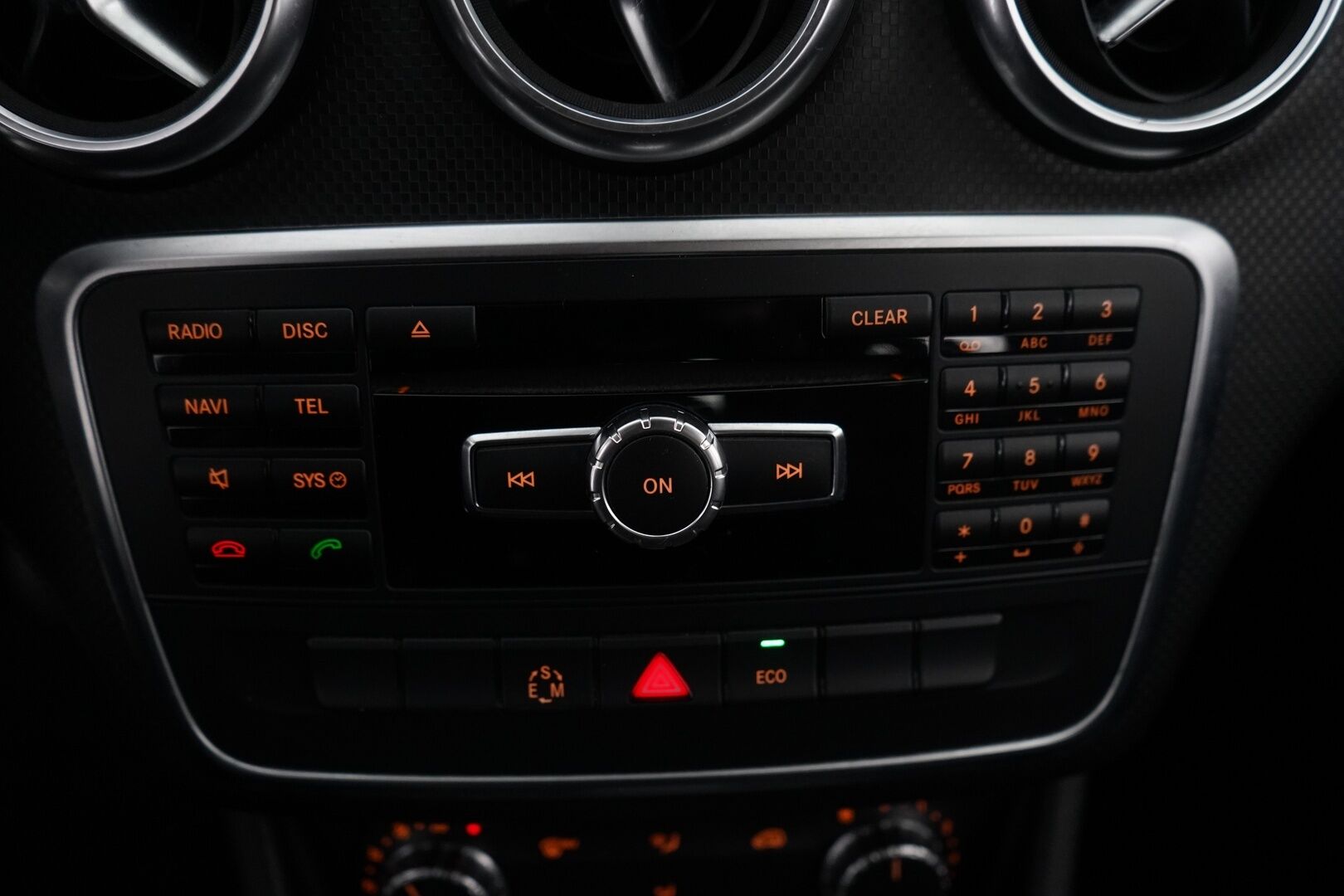 Mercedes-Benz A 2014 250 4Matic A Premium Business * KATSO MIHIN HINTAAN NELIVETO / Lohko / Vakkari / Peruutuskamera / Sportpenkit / 2 Renkaat* - KATSO KAMPANJAHINTA!  / Kahdet Alumiinivanteet / Siistikuntoinen neliveto / Perä uusittu juuri! - HULLU BLACKWEEK KORKOTARJOUS 2,49%