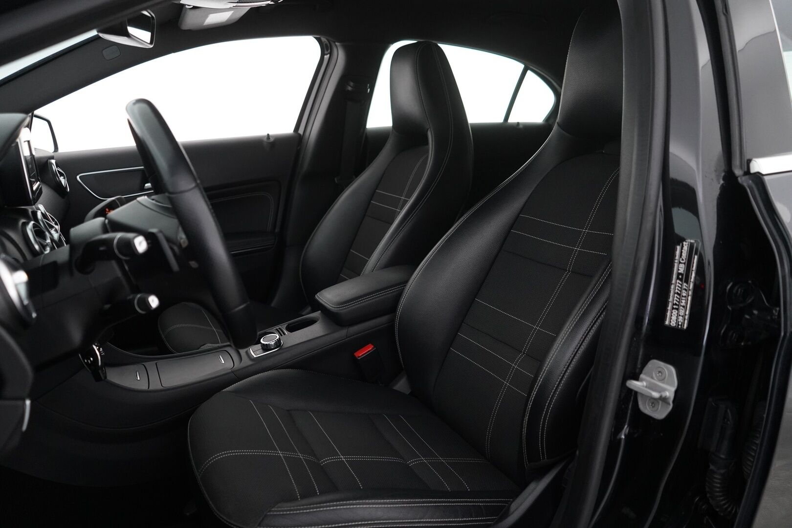 Mercedes-Benz A 2014 250 4Matic A Premium Business * KATSO MIHIN HINTAAN NELIVETO / Lohko / Vakkari / Peruutuskamera / Sportpenkit / 2 Renkaat* - KATSO KAMPANJAHINTA!  / Kahdet Alumiinivanteet / Siistikuntoinen neliveto / Perä uusittu juuri! - HULLU BLACKWEEK KORKOTARJOUS 2,49%