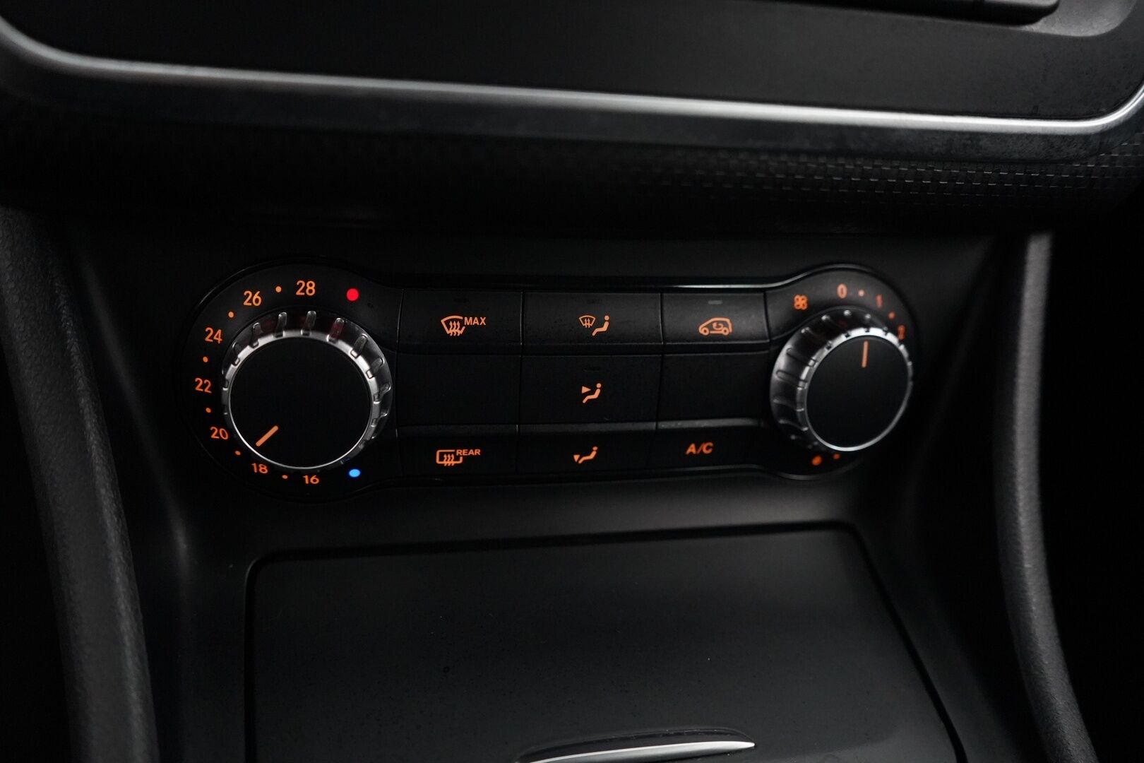 Mercedes-Benz A 2014 250 4Matic A Premium Business * KATSO MIHIN HINTAAN NELIVETO / Lohko / Vakkari / Peruutuskamera / Sportpenkit / 2 Renkaat*