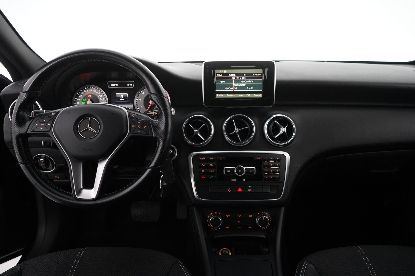 Mercedes-Benz A 2014 250 4Matic A Premium Business * KATSO MIHIN HINTAAN NELIVETO / Lohko / Vakkari / Peruutuskamera / Sportpenkit / 2 Renkaat* - Kahdet Alumiinivanteet / Siistikuntoinen / Perä uusittu juuri!