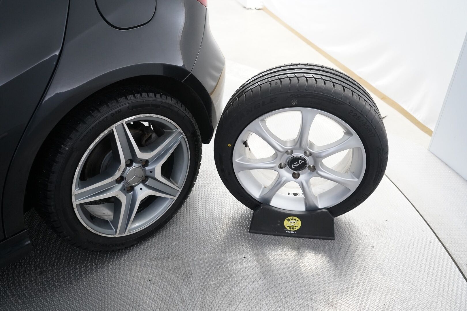 Mercedes-Benz A 2014 250 4Matic A Premium Business * KATSO MIHIN HINTAAN NELIVETO / Lohko / Vakkari / Peruutuskamera / Sportpenkit / 2 Renkaat* - KATSO KAMPANJAHINTA!  / Kahdet Alumiinivanteet / Siistikuntoinen neliveto / Perä uusittu juuri! - HULLU BLACKWEEK KORKOTARJOUS 2,49%