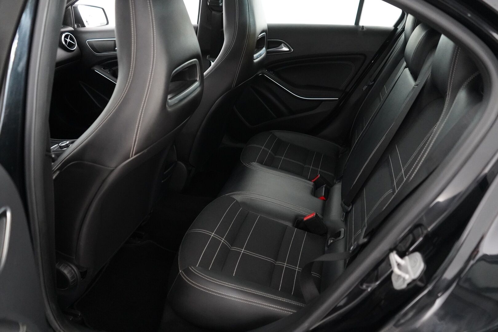 Mercedes-Benz A 2014 250 4Matic A Premium Business * KATSO MIHIN HINTAAN NELIVETO / Lohko / Vakkari / Peruutuskamera / Sportpenkit / 2 Renkaat*