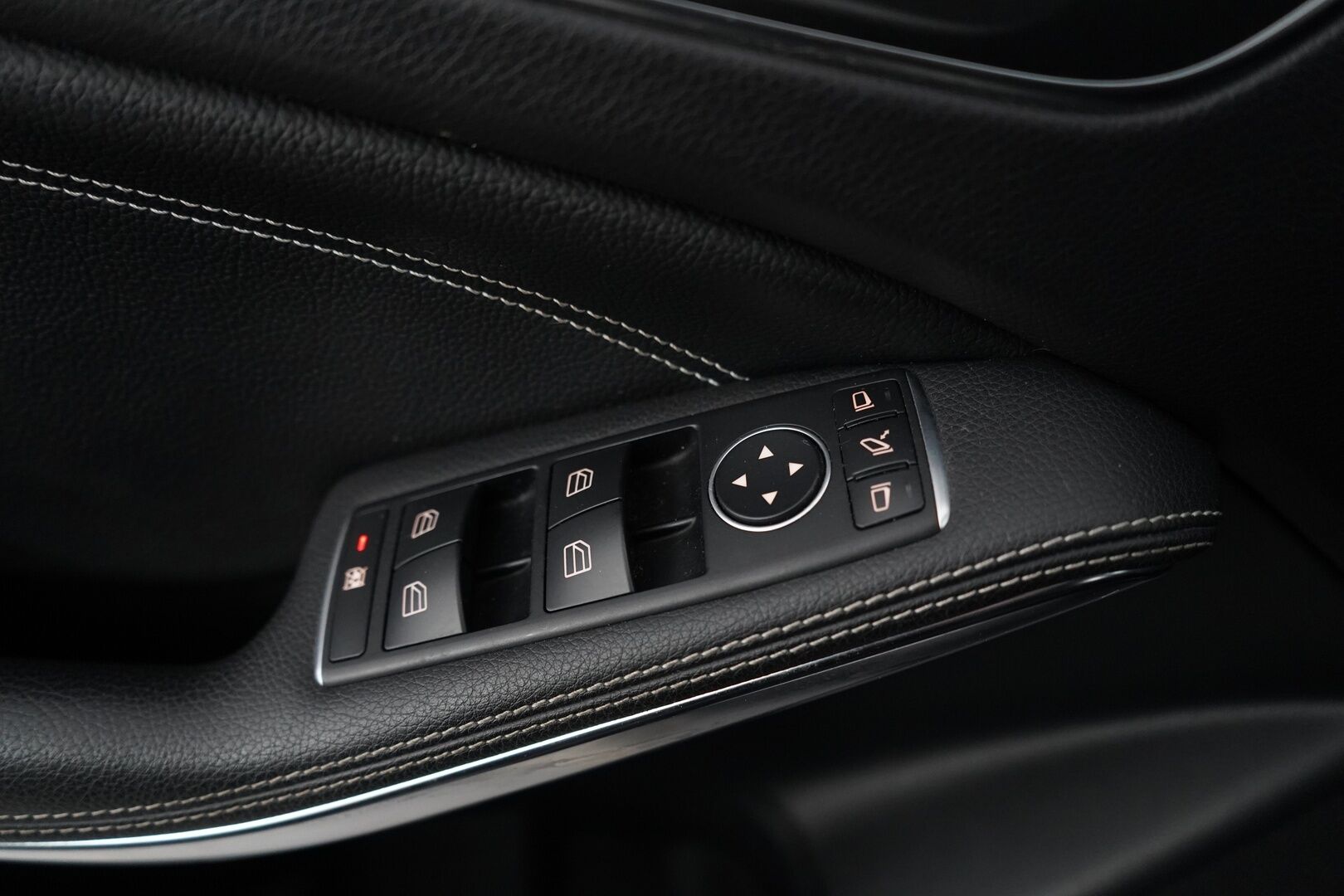 Mercedes-Benz A 2014 250 4Matic A Premium Business * KATSO MIHIN HINTAAN NELIVETO / Lohko / Vakkari / Peruutuskamera / Sportpenkit / 2 Renkaat* - Kahdet Alumiinivanteet / Siistikuntoinen / Perä uusittu juuri!
