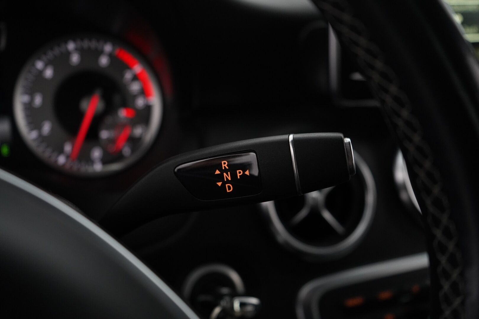 Mercedes-Benz A 2014 250 4Matic A Premium Business * KATSO MIHIN HINTAAN NELIVETO / Lohko / Vakkari / Peruutuskamera / Sportpenkit / 2 Renkaat* - KATSO KAMPANJAHINTA!  / Kahdet Alumiinivanteet / Siistikuntoinen neliveto / Perä uusittu juuri! - HULLU BLACKWEEK KORKOTARJOUS 2,49%