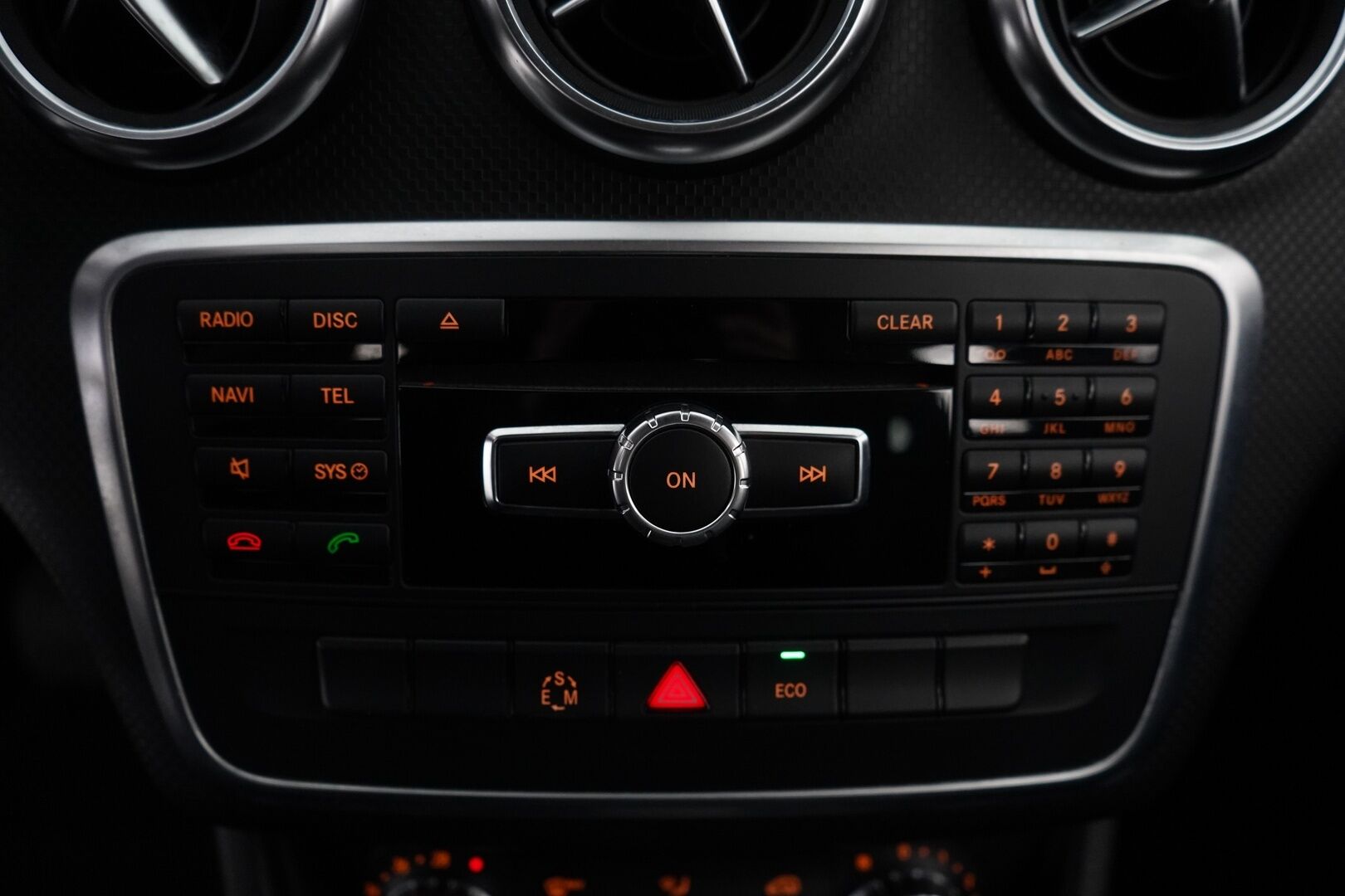 Mercedes-Benz A 2014 250 4Matic A Premium Business * KATSO MIHIN HINTAAN NELIVETO / Lohko / Vakkari / Peruutuskamera / Sportpenkit / 2 Renkaat* - KATSO KAMPANJAHINTA!  / Kahdet Alumiinivanteet / Siistikuntoinen neliveto / Perä uusittu juuri! - HULLU BLACKWEEK KORKOTARJOUS 2,49%