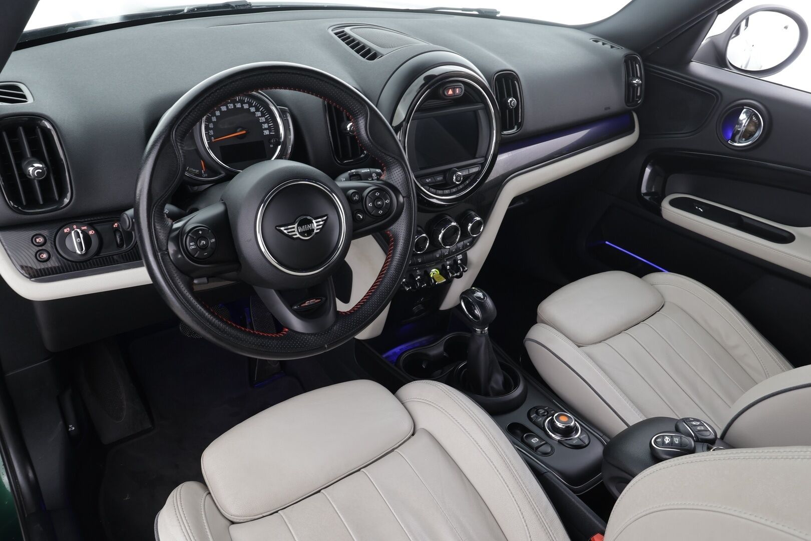 Mini Countryman 2019 Cooper S ALL4 A * Vakkari / P.tutkat / LED / Navi / Sporttipenkit / Vaaleat nahat / Comfort Access * - Kahdet renkaat aluvanteilla / Merkkihuollettu - Osta nyt, maksa vasta ensi vuonna
