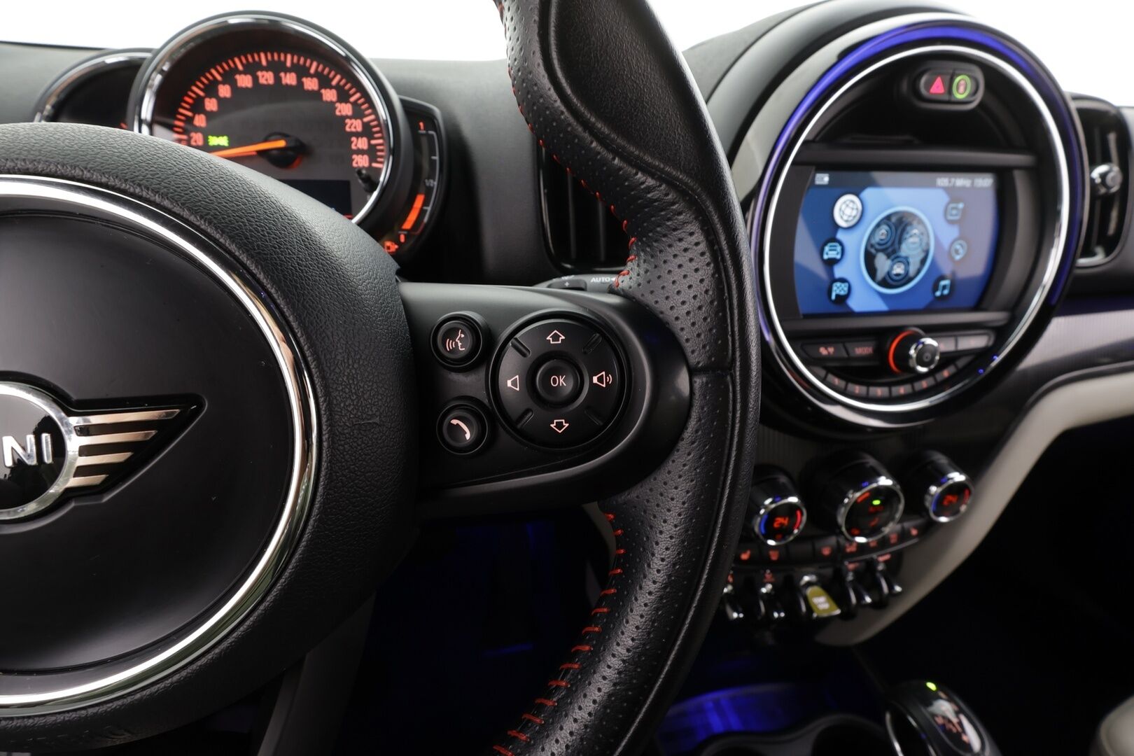 Mini Countryman 2019 Cooper S ALL4 A * Vakkari / P.tutkat / LED / Navi / Sporttipenkit / Vaaleat nahat / Comfort Access * - Kahdet renkaat aluvanteilla / Merkkihuollettu - Osta nyt, maksa vasta ensi vuonna