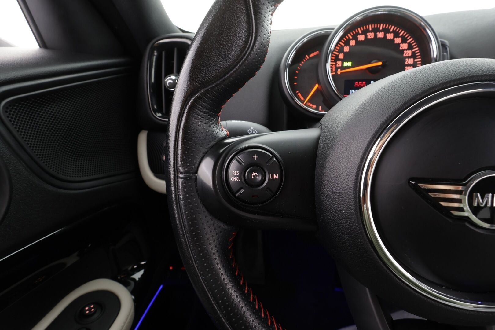 Mini Countryman 2019 Cooper S ALL4 A * Vakkari / P.tutkat / LED / Navi / Sporttipenkit / Vaaleat nahat / Comfort Access * - Kahdet renkaat aluvanteilla / Merkkihuollettu - Osta nyt, maksa vasta ensi vuonna