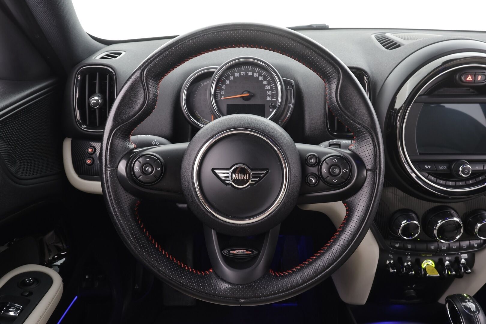 Mini Countryman 2019 Cooper S ALL4 A * Vakkari / P.tutkat / LED / Navi / Sporttipenkit / Vaaleat nahat / Comfort Access * - Kahdet renkaat aluvanteilla / Merkkihuollettu - Osta nyt, maksa vasta ensi vuonna