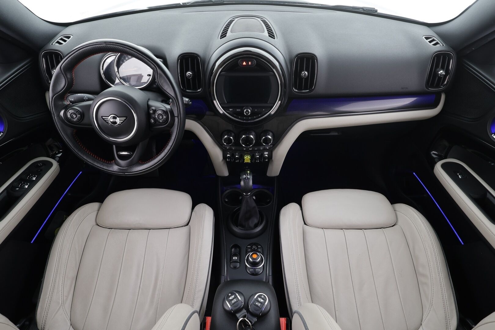 Mini Countryman 2019 Cooper S ALL4 A * Vakkari / P.tutkat / LED / Navi / Sporttipenkit / Vaaleat nahat / Comfort Access * - Kahdet renkaat aluvanteilla / Merkkihuollettu - Osta nyt, maksa vasta ensi vuonna