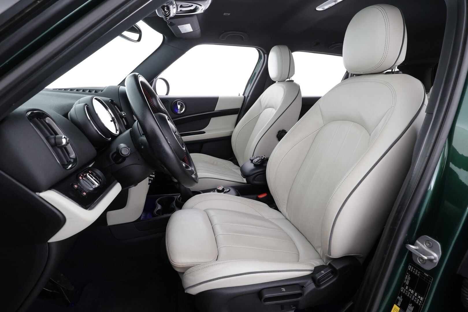 Mini Countryman 2019 Cooper S ALL4 A * Vakkari / P.tutkat / LED / Navi / Sporttipenkit / Vaaleat nahat / Comfort Access * - Kahdet renkaat aluvanteilla / Merkkihuollettu - Osta nyt, maksa vasta ensi vuonna