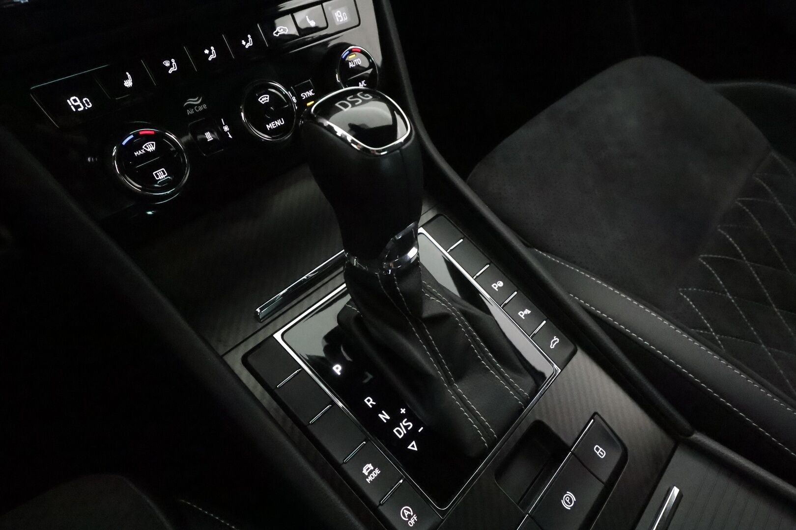 Skoda Superb 2020 1,5 TSI ACT SportLine Edition DSG **Webasto / Koukku / Adapt.Vakkari / Matrix-LED / P.Kamera / Muistipenkki / Canton** - Suomi-auto / Kahdet Renkaat