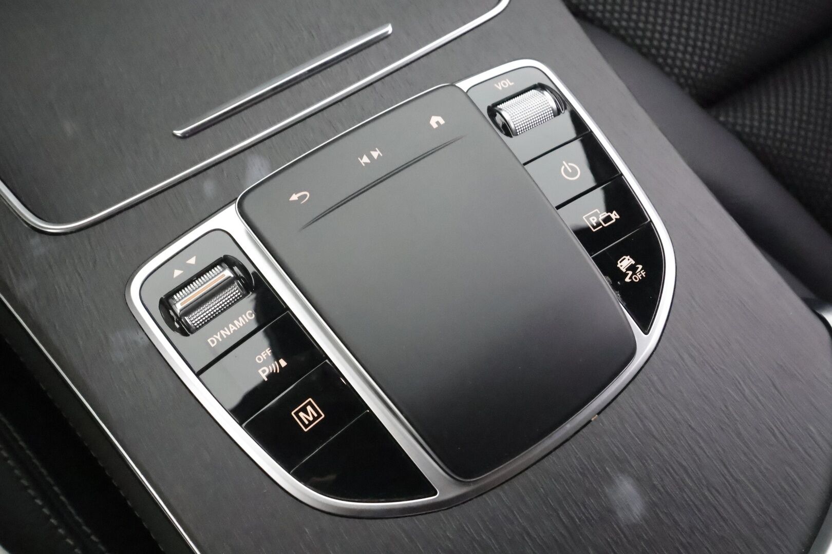 Mercedes-Benz GLC 2020 300 e 4MATIC A Business AMG EQ Power - | Burmester | Sporttipenkit | P.kamera | Puolinahat | Apple & Android | LED | Sähk. takaluukku | Navi | Tutkat | 2x renkaat aluin | 