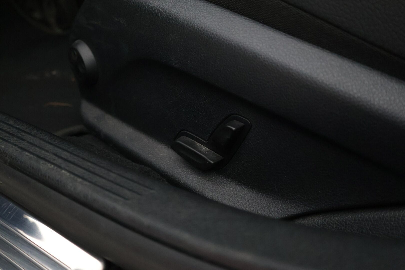 Mercedes-Benz C 2015 220 BlueTec A Premium Business Avantgarde // Distronic / Koukku / LED / IHC+ / Sport-penkit / Lohko // - Kattava sähköinen huoltohistoria / Renkaat kunnossa / Juuri katsastettu*