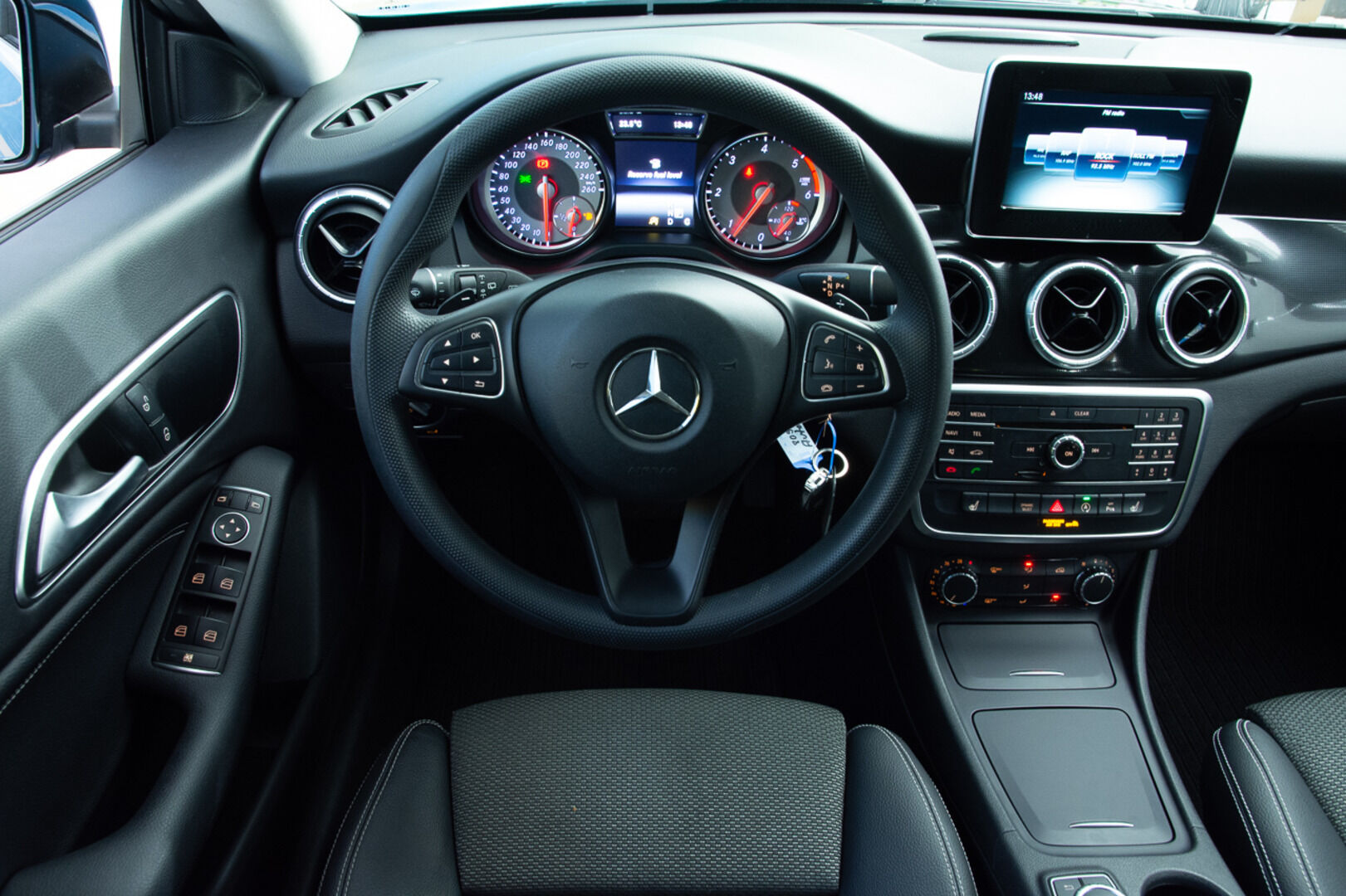 MERCEDES-BENZ CLA 2016 200d Shooting Brake - | Sporttipenkit | Vakkari | Tutka | Puolinahkasisusta | Kahdet aluvanteet |