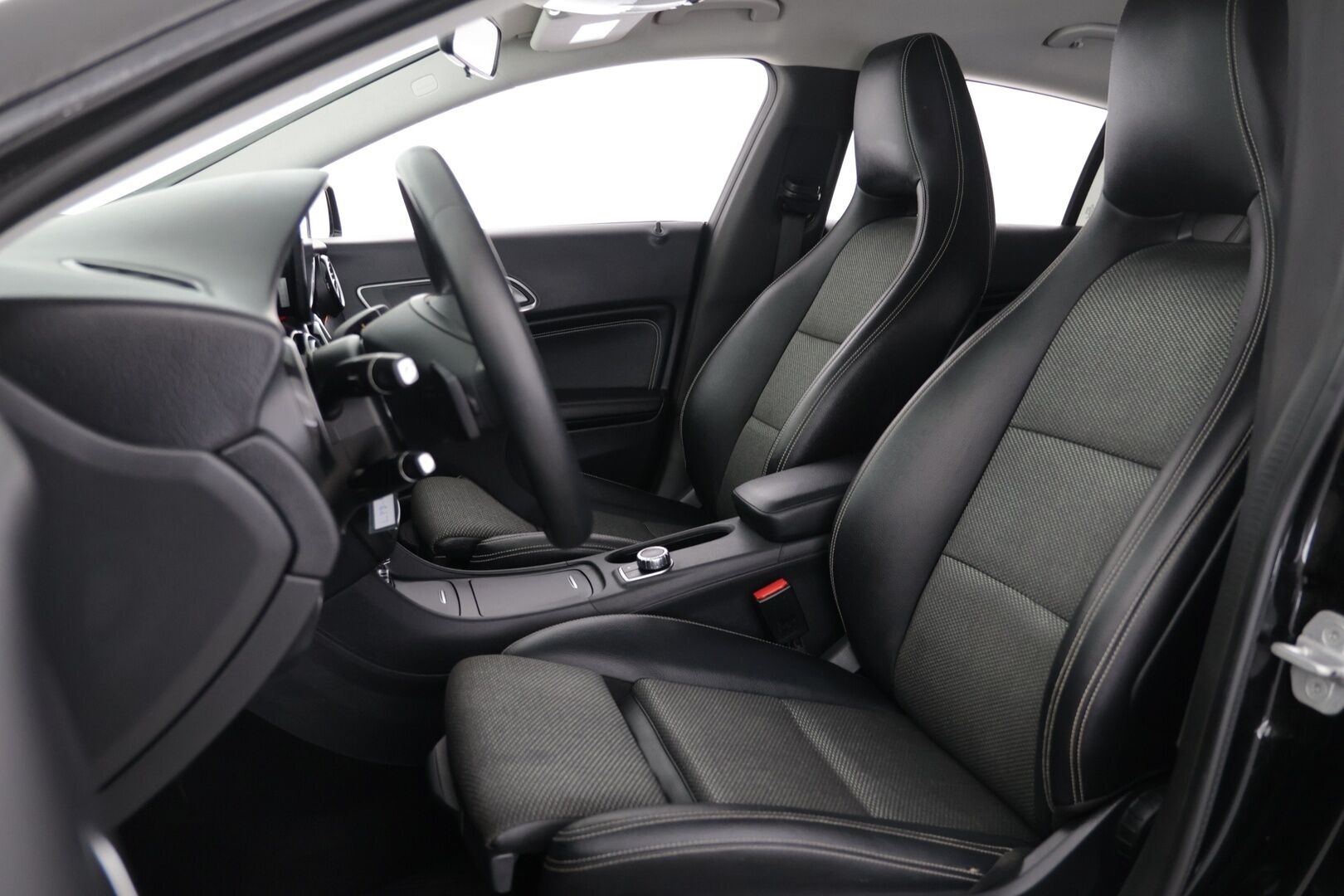MERCEDES-BENZ CLA 2016 200d Shooting Brake - | Sporttipenkit | Vakkari | Tutka | Puolinahkasisusta | Kahdet aluvanteet |