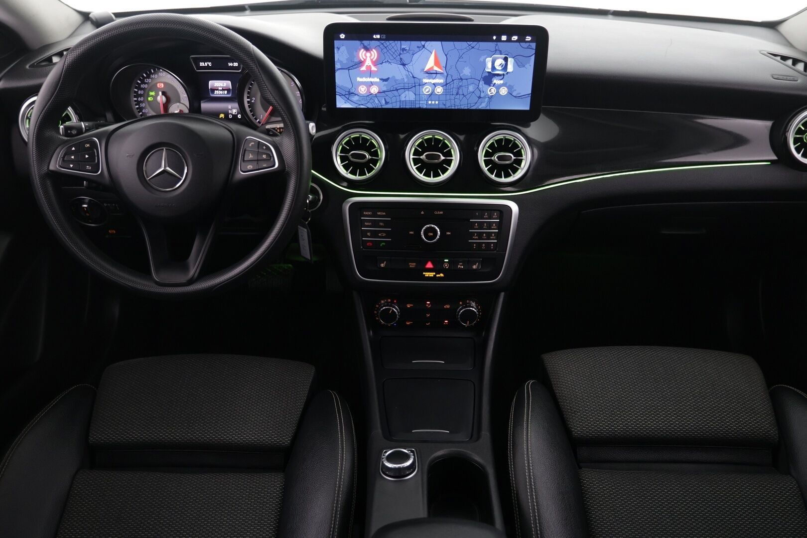 MERCEDES-BENZ CLA 2016 200d Shooting Brake - | Sporttipenkit | Vakkari | Tutka | Puolinahkasisusta | Kahdet aluvanteet |