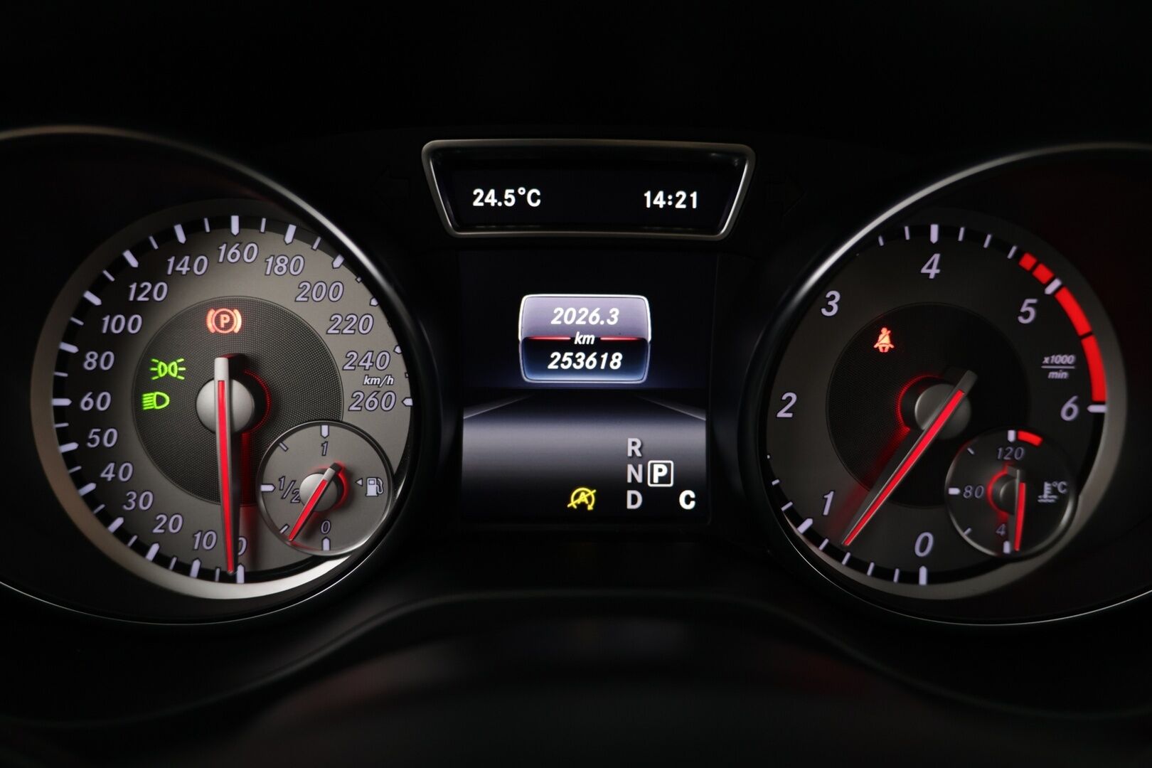 MERCEDES-BENZ CLA 2016 200d Shooting Brake - | Sporttipenkit | Vakkari | Tutka | Puolinahkasisusta | Kahdet aluvanteet |