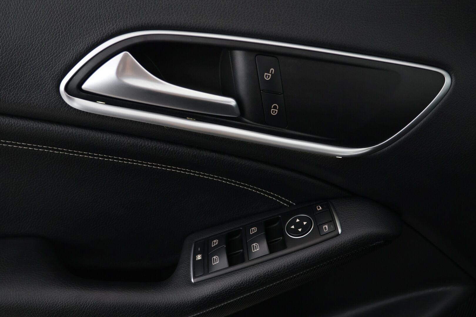 MERCEDES-BENZ CLA 2016 200d Shooting Brake - | Sporttipenkit | Vakkari | Tutka | Puolinahkasisusta | Kahdet aluvanteet |