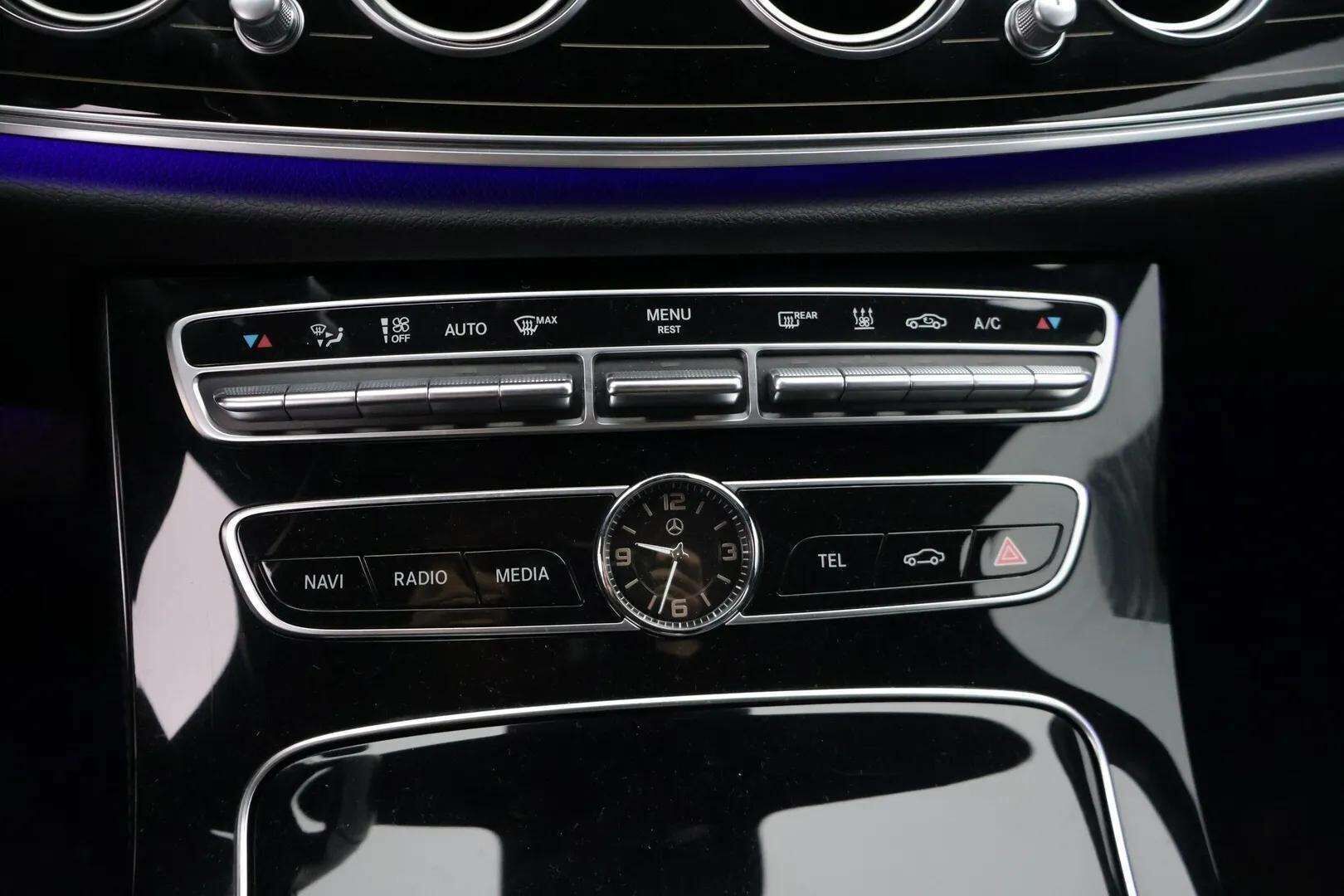 Mercedes-Benz E 2017 350 e A Premium Business AMG * - YritysOutlet - Myydään vain yrityksille / HUIPPUVARUSTEET / Designo-nahat / Widescreen / Hierovat&Tuuletetut etupenkit / Distronic+ / Panoraama / HUD / Muistipenkit /  - * Tämä auto myydään YritysOutlet -valikoimasta vain yritykselle / Huippu varusteet / Siisti *