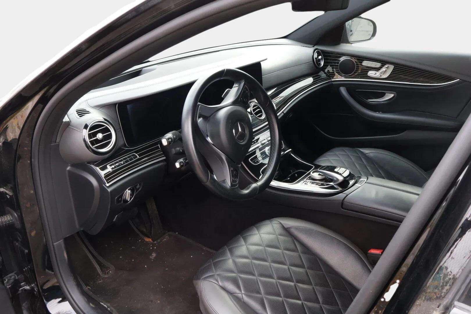 Mercedes-Benz E 2017 350 e A Premium Business AMG * - YritysOutlet - Myydään vain yrityksille / HUIPPUVARUSTEET / Designo-nahat / Widescreen / Hierovat&Tuuletetut etupenkit / Distronic+ / Panoraama / HUD / Muistipenkit /  - * Tämä auto myydään YritysOutlet -valikoimasta vain yritykselle / Huippu varusteet / Siisti *