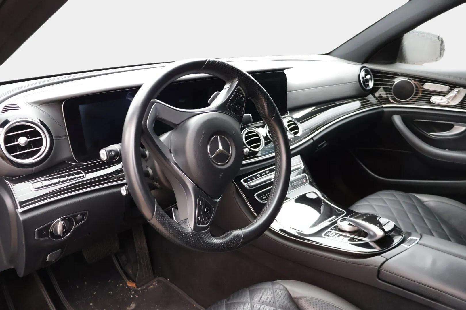 Mercedes-Benz E 2017 350 e A Premium Business AMG * - YritysOutlet - Myydään vain yrityksille / HUIPPUVARUSTEET / Designo-nahat / Widescreen / Hierovat&Tuuletetut etupenkit / Distronic+ / Panoraama / HUD / Muistipenkit /  - * Tämä auto myydään YritysOutlet -valikoimasta vain yritykselle / Huippu varusteet / Siisti *