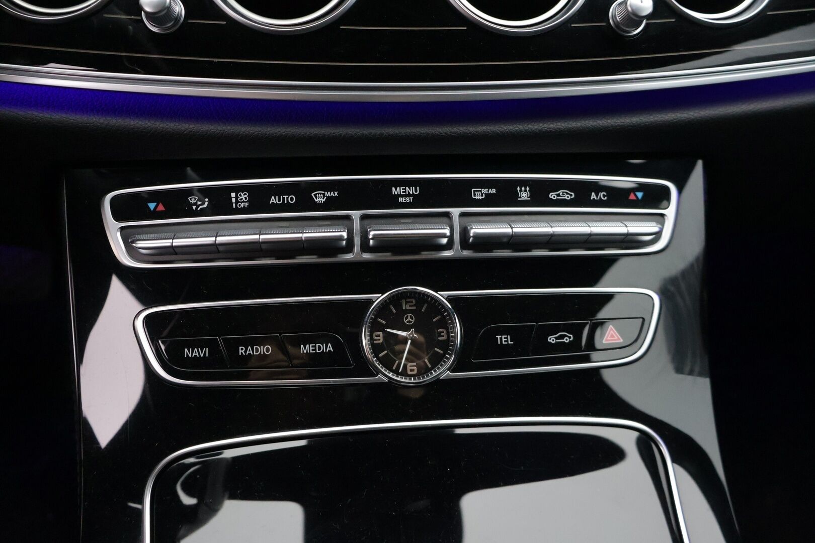 Mercedes-Benz E 2017 350 e A Premium Business AMG * - YritysOutlet - Myydään vain yrityksille / HUIPPUVARUSTEET / Designo-nahat / Widescreen / Hierovat&Tuuletetut etupenkit / Distronic+ / Panoraama / HUD / Muistipenkit /  - * Tämä auto myydään YritysOutlet -valikoimasta vain yritykselle / Huippu varusteet / Siisti *