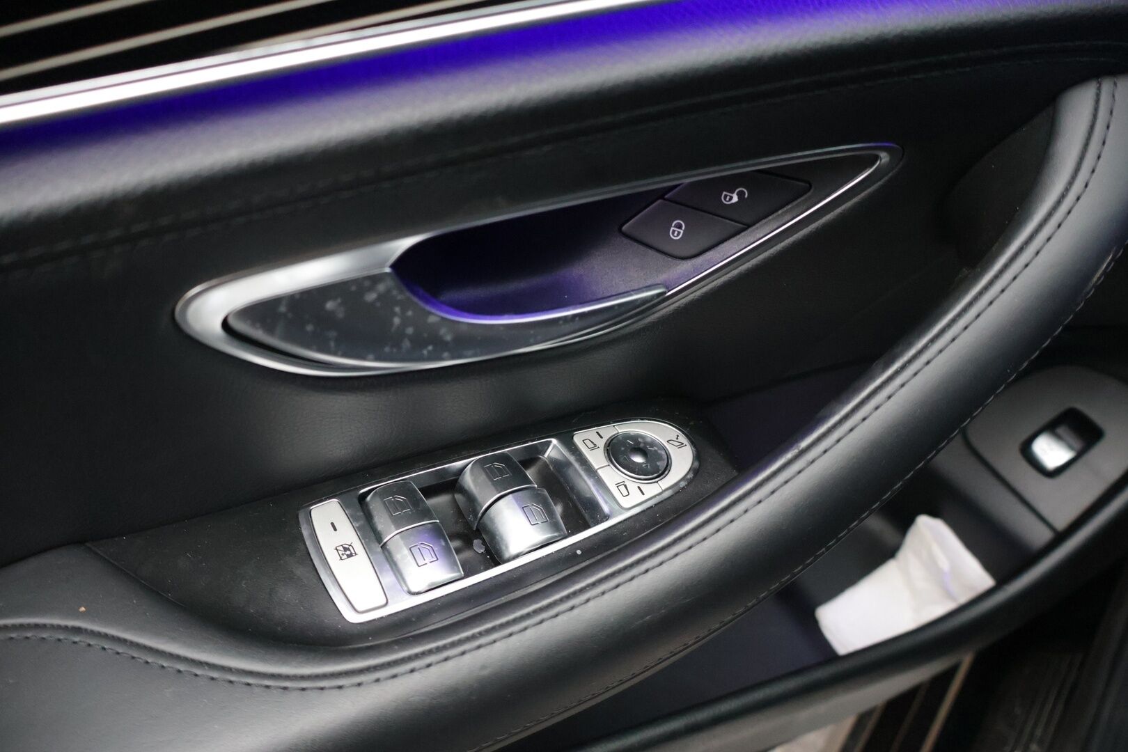 Mercedes-Benz E 2017 350 e A Premium Business AMG * - YritysOutlet - Myydään vain yrityksille / HUIPPUVARUSTEET / Designo-nahat / Widescreen / Hierovat&Tuuletetut etupenkit / Distronic+ / Panoraama / HUD / Muistipenkit /  - * Tämä auto myydään YritysOutlet -valikoimasta vain yritykselle / Huippu varusteet / Siisti *