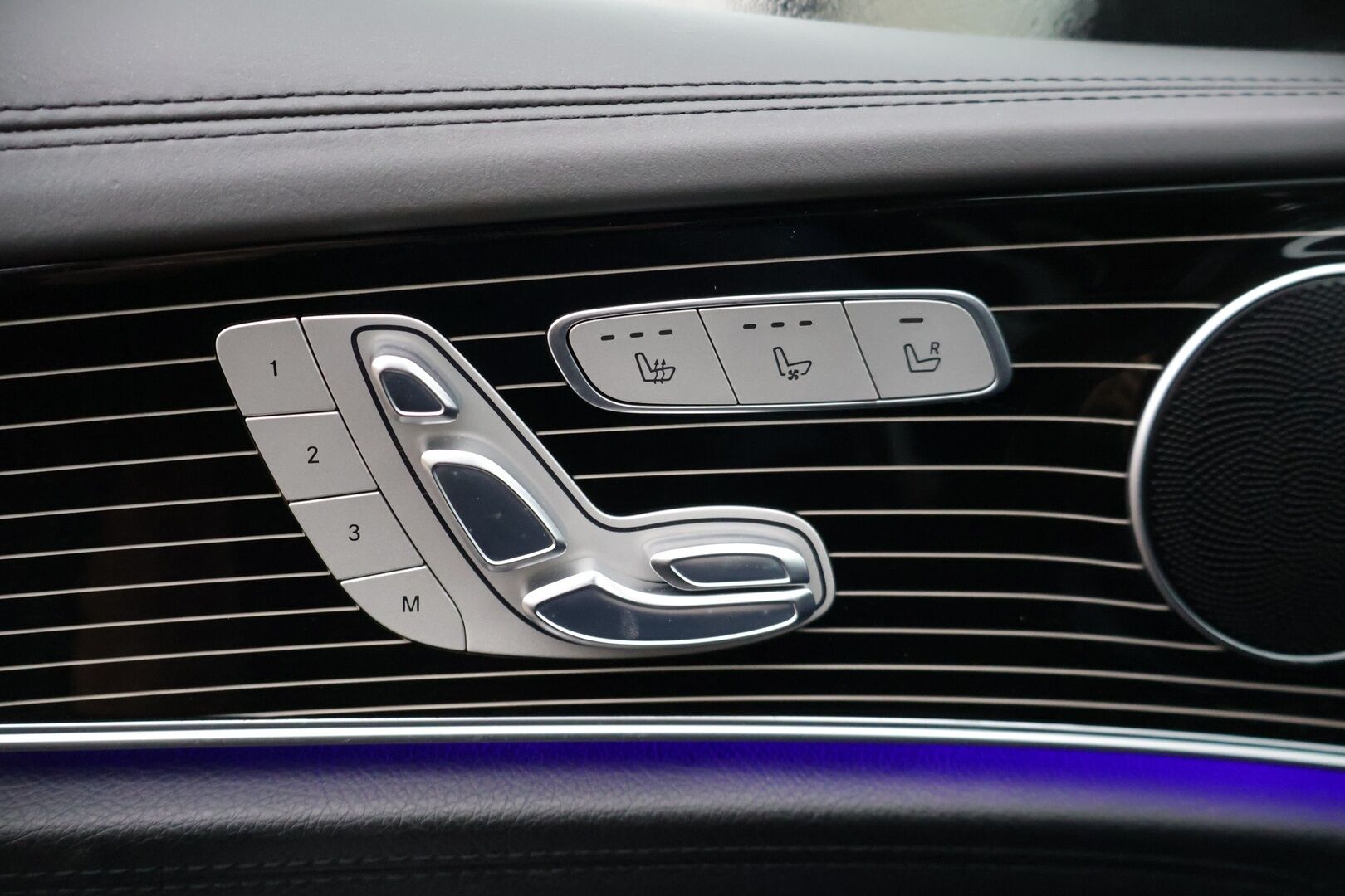 Mercedes-Benz E 2017 350 e A Premium Business AMG * - YritysOutlet - Myydään vain yrityksille / HUIPPUVARUSTEET / Designo-nahat / Widescreen / Hierovat&Tuuletetut etupenkit / Distronic+ / Panoraama / HUD / Muistipenkit /  - * Tämä auto myydään YritysOutlet -valikoimasta vain yritykselle / Huippu varusteet / Siisti *