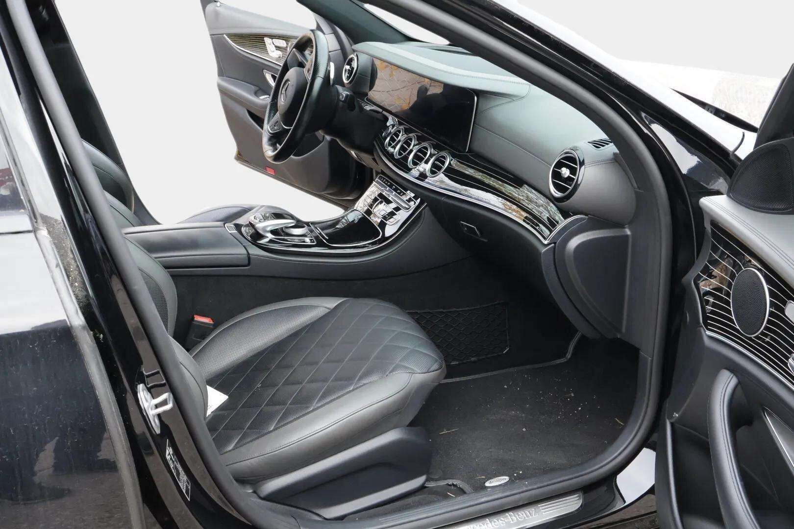 Mercedes-Benz E 2017 350 e A Premium Business AMG * - YritysOutlet - Myydään vain yrityksille / HUIPPUVARUSTEET / Designo-nahat / Widescreen / Hierovat&Tuuletetut etupenkit / Distronic+ / Panoraama / HUD / Muistipenkit /  - * Tämä auto myydään YritysOutlet -valikoimasta vain yritykselle / Huippu varusteet / Siisti *