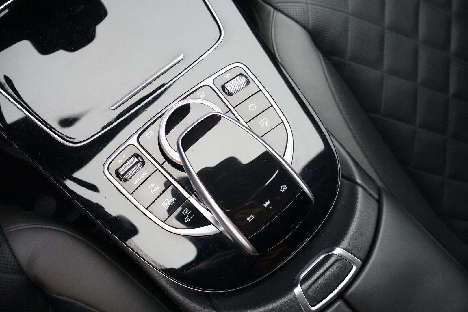 Mercedes-Benz E 2017 350 e A Premium Business AMG * - YritysOutlet - Myydään vain yrityksille / HUIPPUVARUSTEET / Designo-nahat / Widescreen / Hierovat&Tuuletetut etupenkit / Distronic+ / Panoraama / HUD / Muistipenkit /  - * Tämä auto myydään YritysOutlet -valikoimasta vain yritykselle / Huippu varusteet / Siisti *