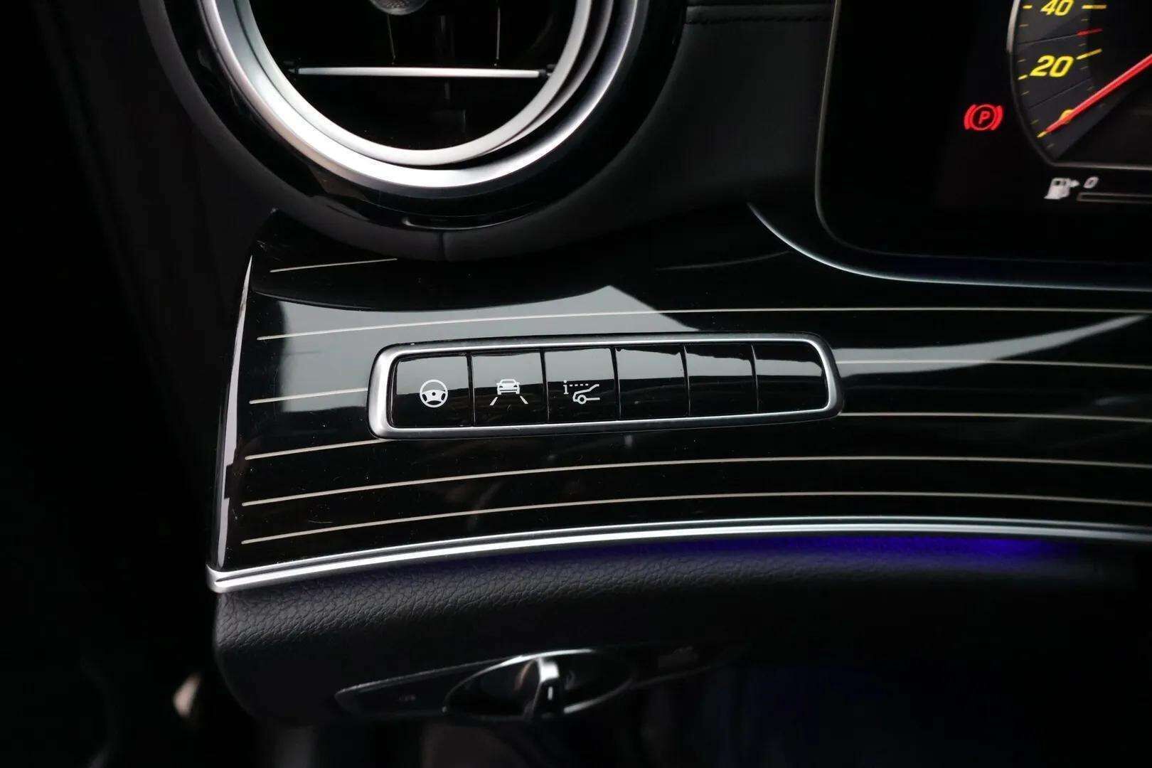 Mercedes-Benz E 2017 350 e A Premium Business AMG * - YritysOutlet - Myydään vain yrityksille / HUIPPUVARUSTEET / Designo-nahat / Widescreen / Hierovat&Tuuletetut etupenkit / Distronic+ / Panoraama / HUD / Muistipenkit /  - * Tämä auto myydään YritysOutlet -valikoimasta vain yritykselle / Huippu varusteet / Siisti *
